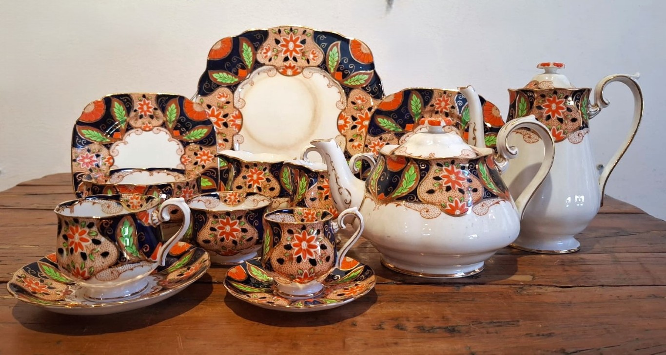 LOT 138 (33119) Est R1000 to R3000 – An Early 20th Century English Interwar period Royal Albert Crown China Tea set and Mocha Set