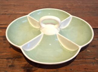 LOT 176 (32945) Est R400 to R800 - A Villeroy and Boch Glazed Ceramic 4-division Handled hors d' oeuvres platter circa 1950s-1960s