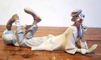 LOT 159 (33097) Est R300 to R600 - A Large Spanish Lladro Handmade Porcelain Figure, Lying Down Clown with Beach Ball/ Just a Clown (Payaso Acostado)