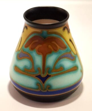LOT 163 (33097) Est R400 to R800 - An Early 20th Century Dutch Schoonhoven Holland Gouda Corel Cabinet Vase circa 1925-1930
