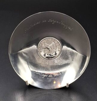 LOT 8 (33164) Est R1500 to R3000 - A Late 20th Century Chilean Handmade Silver Republica de Chile Presentation Coin Dish