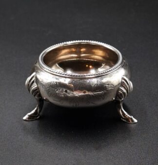 LOT 26 (3295151) Est R800 to R1500 - A Late Victorian Silver Georgian-style footed Cauldron Open Salt