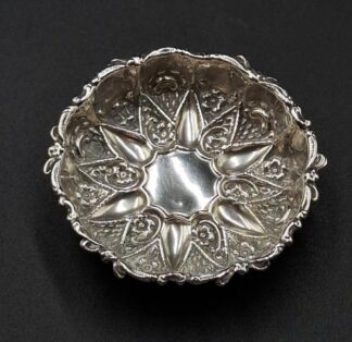 LOT 27 (3295152) Est R300 to R600 - A Novelty Late Victorian Silver footed Miniature Cabinet Dish/Butter Coaster