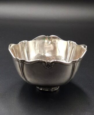 LOT 28 (3295153) Est R2000 to R4000 - A George V Silver footed Rococo-style Sweet Bowl