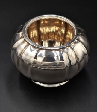 LOT 29 (3295154) Est R3000 to R6000 - An Interwar Italian Silver Art Deco-style footed Flower Vase