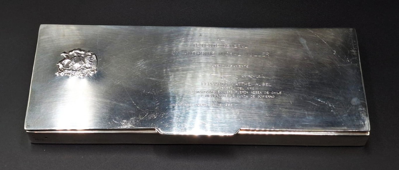 LOT 7 (33164) Est R2000 to R4000 – A Late 20th Century Chilean Silver Republica de Chile Presentation Cigar Box - Image 4
