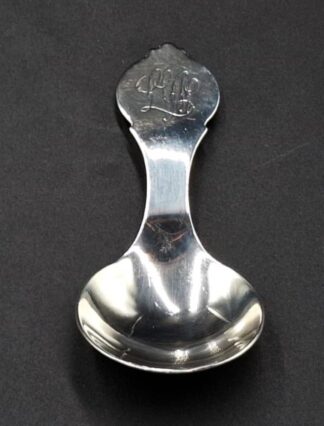 LOT 41 (32974) Est R500 to R1500 - A Mid 20th Century Sterling Silver Union of SA period Presentation Caddy Spoon