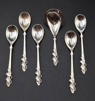 LOT 42 (32974) Est R800 to R1600 - 5 x Post-war Dutch Silver Teaspoons