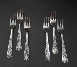 LOT 43 (32974) Est R1500 to R3000 - 6 x Siamese Sterling Silver and Niello Cold Meats Forks