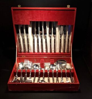 LOT 76 (33097) Est R500 to R1500 - A Novelty Mid 20th Century Setting for 6 Mc Bon Appetit Cased Table Cutlery Set (50pcs)