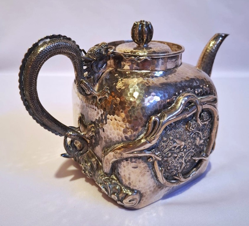 LOT 52 (32974) Est R15000 to R30000 – A Late 19th Century – Early 20th Century Fine Chinese Export Silver Late Qing Dynasty period (1644-1912) Three-piece Dragon Tea Set circa 1900 - Image 3